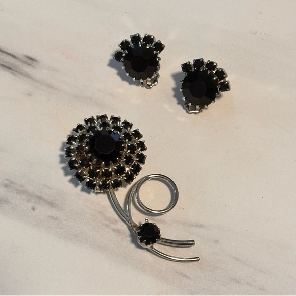 1960's Rhinestone and Black Glass Broochand earring set clip on - Picture 1 of 7